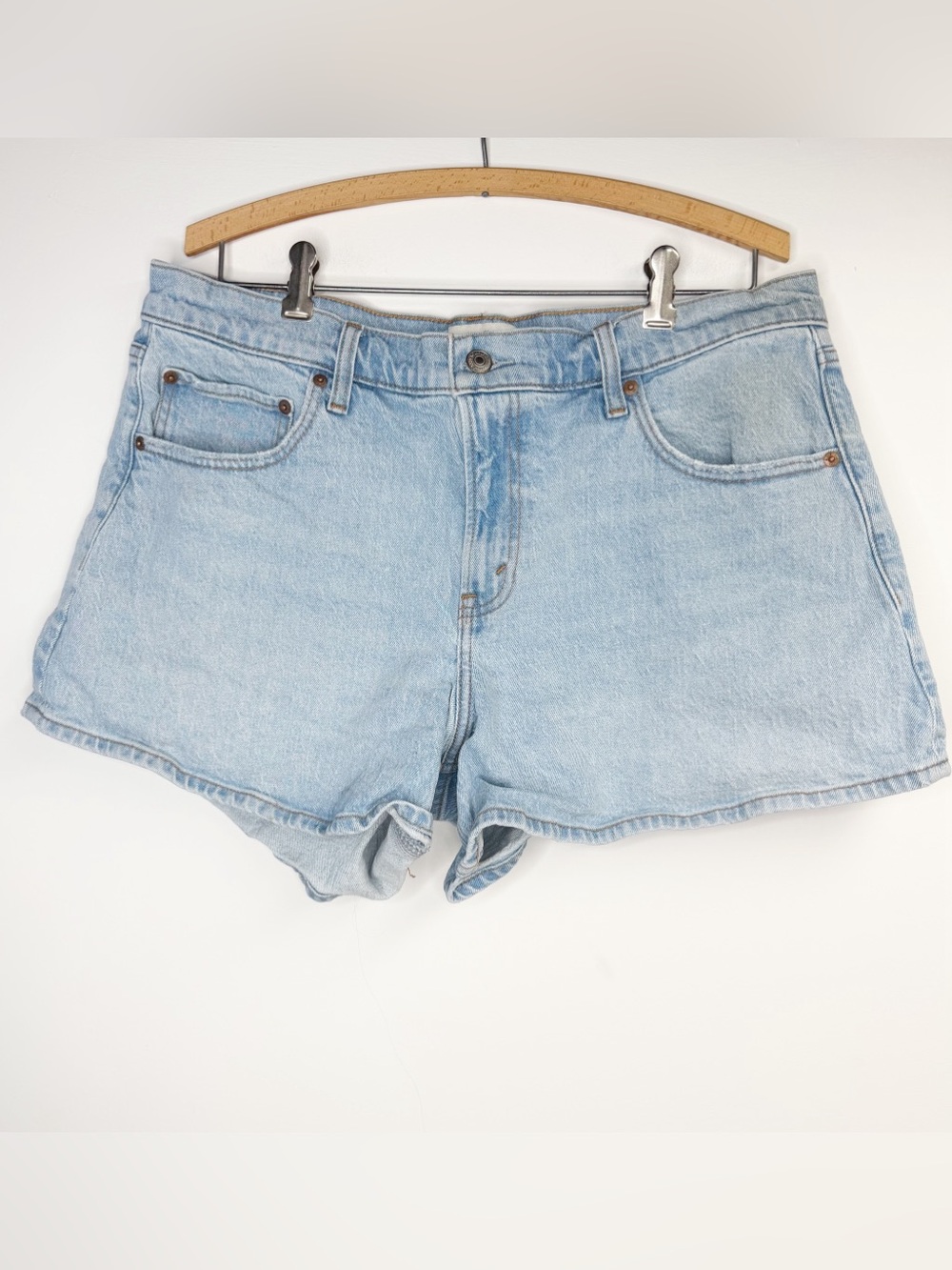 Abercrombie & Fitch the A-Line Short Mid Rise Denim Size 32